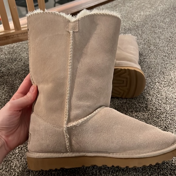 Uggs used but in good condition - Picture 3 of 5